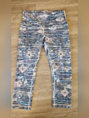 Lululemon Patterned Capris Leggings - Blue & White